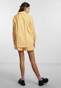 Pieces Cletty - Overhemdblouse - Banana -Pieces bbd9b6c28b0343c8856ea221b7efbe7f