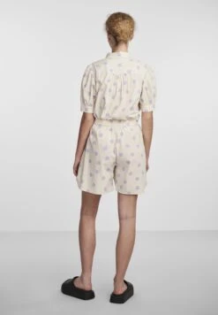 Pieces Højtaljede- Shorts - Cloud Cream -Pieces beb64dcf947a4ba382598acd19f6a73b