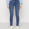 Pieces Petite Pcdelly Skn - Jeans Skinny Fit - Medium Blue Denim 2 Pieces Petite Pcdelly Skn - Jeans Skinny Fit - Medium Blue Denim -Pieces c9ca0fe62bba4dc091b09e17e5591a1f