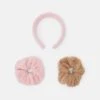 Pieces Kids Lpnusa Hairband Scrunchie Unisex Set- Haaraccessoire - Strawberry Pink/Dijon 2 Pieces Kids Lpnusa Hairband Scrunchie Unisex Set- Haaraccessoire - Strawberry Pink/Dijon -Pieces dd529e4320ce43468154d3788e56f438