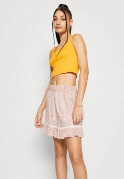 Pieces Pcnukisa Cropped Tank - Top - Mock Orange -Pieces e8759cbd7edf4d6382813442d26f208b