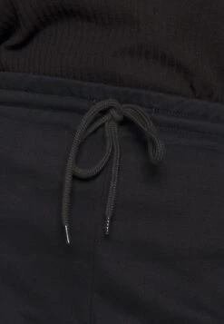 Pcchilli Summer - Trainingsbroek - Black 13 Pcchilli Summer - Trainingsbroek - Black -Pieces eae1625b7b4447d8a7ef1da9055b6483