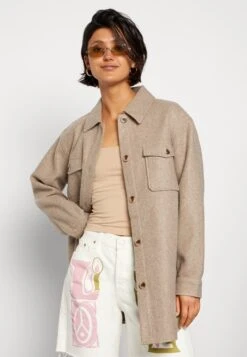 Pieces Pcjudy Shacket- Halflange Jas - Fossil -Pieces f4a1ba58a9e24666bcac44022f94b992